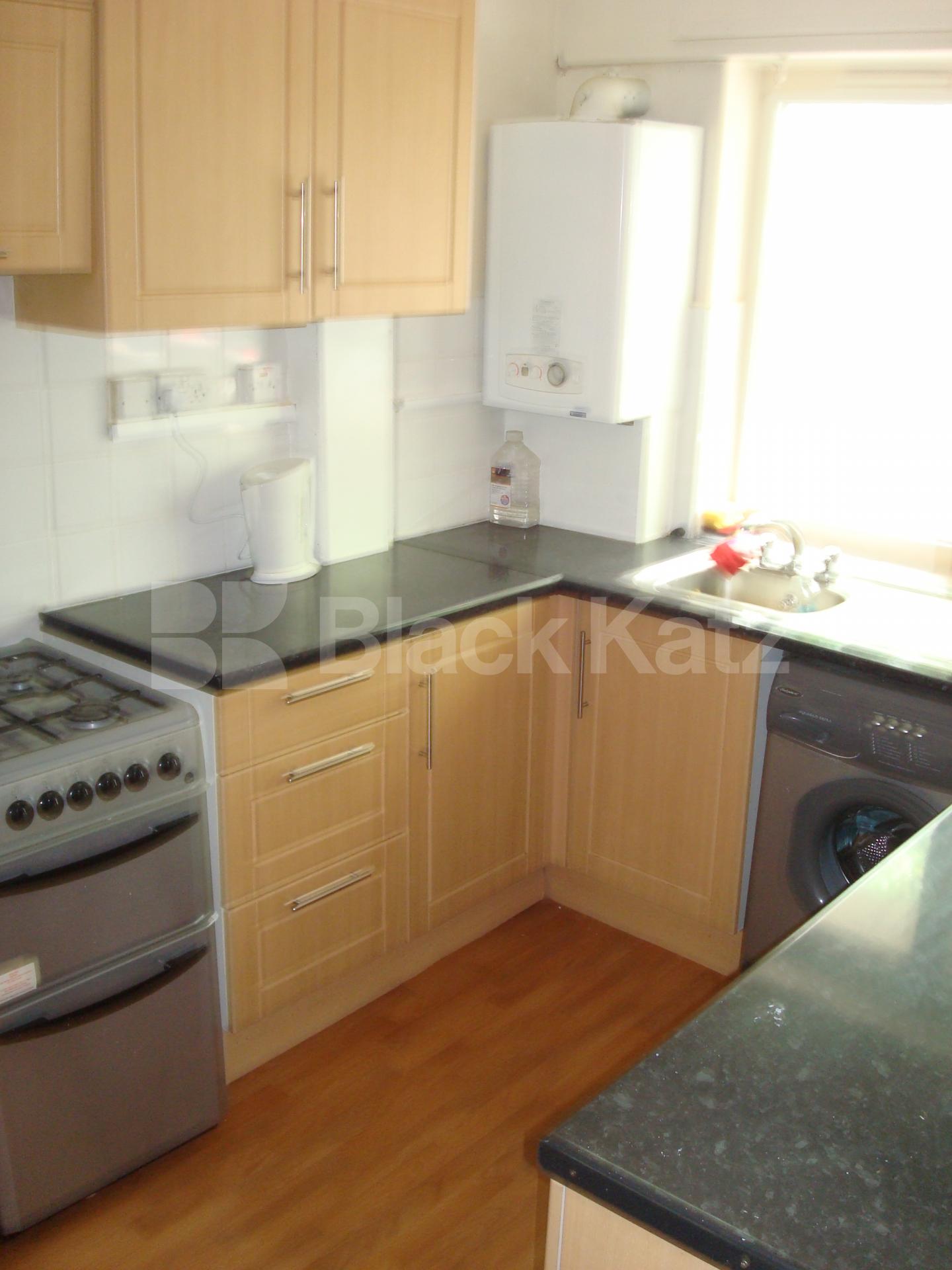 			NEW INSTRUCTION, 4 Bedroom, 1 bath, 1 reception Flat			 Agden street, Clerkenwell / Old street EC1V